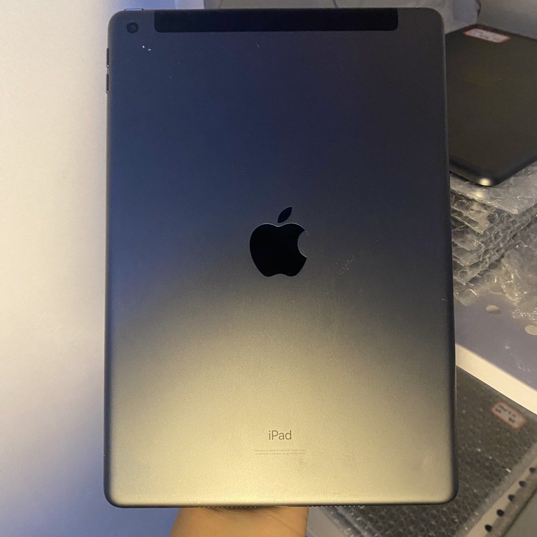 iPad 9th gen 64GB Cellular + Wifi (Category: iPad) located in Caloocan City. Submitted by abdljbbrpalpngo (Listing ID 1470320848, Image 1). Description: Ipad 9th gen 64GB Cellular + Wifi Color: Space grey Inclusion: ipad box, 35w charger and lightning cable..