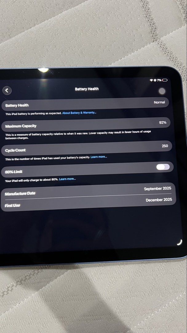 Ipad A16 (Category: iPad) located in Mandaluyong City. Submitted by andzkalalz (Listing ID 1470270062, Image 3). Description: Ipad A16 11th Gen (128gb) With box and receipt Battery health 92 Cycle count 250 With charger head.