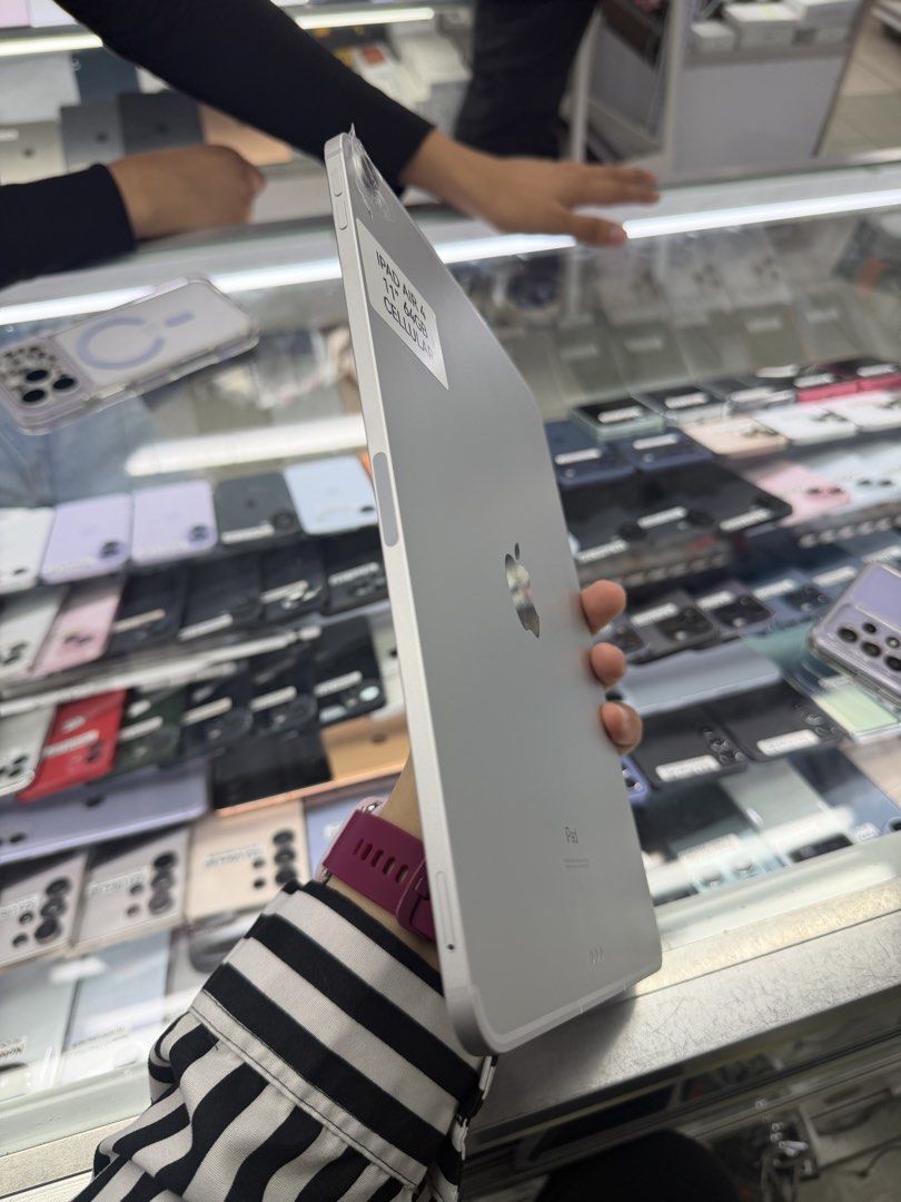 Ipad Air 4 64gb Cellular No issue All working (Category: iPad) located in San Juan City. Submitted by javedsgadgetshop (Listing ID 1470345265, Image 3). Description: INSTALLMENT OPTIONS : SPAY LATER / GGIVES / CREDIT CARD / SKYRO / HOMECREDIT (BRANDNEW) WE BUY AND SELL SO PWEDE MAGBINTA OR SWAP ! Quick Specs : 💵 Ipad Air 4 •64gb •NTC Variant •Good batt health •Wifi & Cellular •95% Smoothness •No hidden issue | No Repaired •100% Authentic | Not R