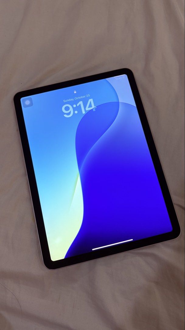 Ipad Air 5 (Category: iPad) located in Quezon City. Submitted by barbitingz (Listing ID 1470152554, Image 2). Description: selling my personal ipad 64 gb.