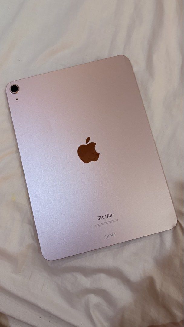 Ipad Air 5 (Category: iPad) located in Quezon City. Submitted by barbitingz (Listing ID 1470152554, Image 1). Description: selling my personal ipad 64 gb.
