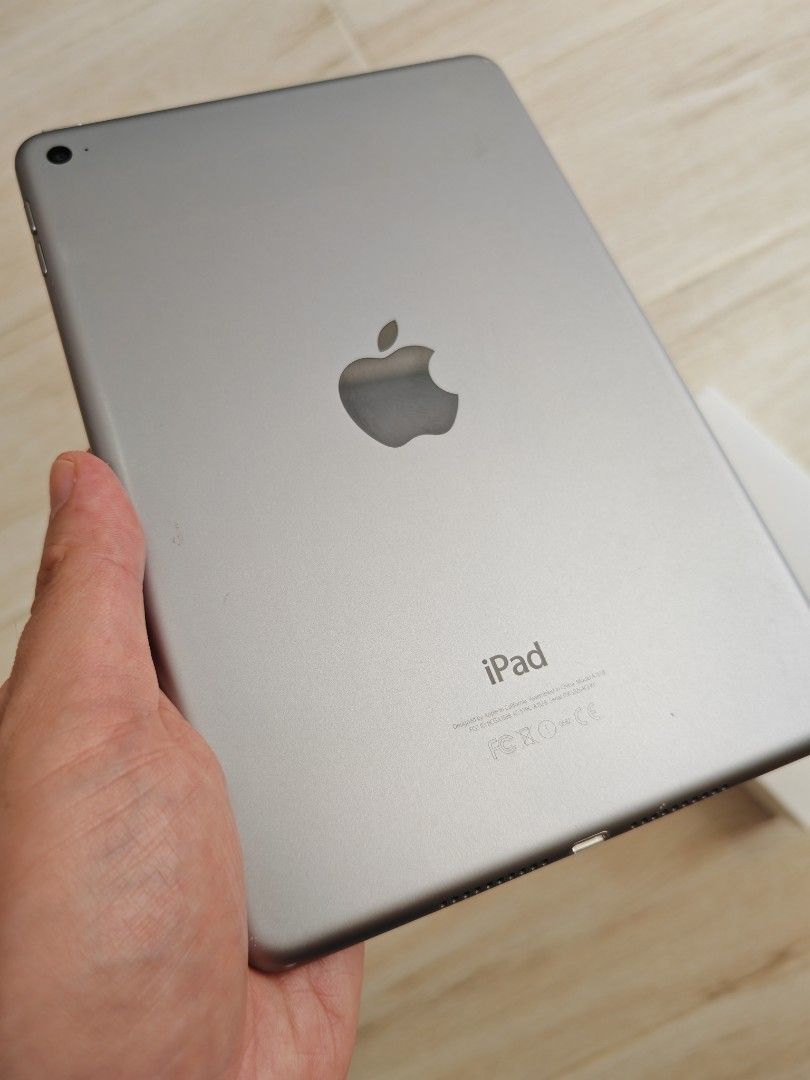 iPad mini 4 （分類：平板電腦 - iPad）位於 Hong Kong。 由 newfire.18aa6e 提交（商品編號 1470180171，圖片 2）。簡介： Hi各位好放部自用嘅AppleiPadmini4(64GB,太空灰)俾有緣人部機外觀好新淨，mon靚無花，機背都好靚仔，仲有原裝盒添（但沒有充電火牛）平時主要用嚟睇片、上網，運作正常，電量ok只係叉電慢一點，性價比高，MTR荃灣西站或者紅磡站交收，有興趣隨時inbox傾。