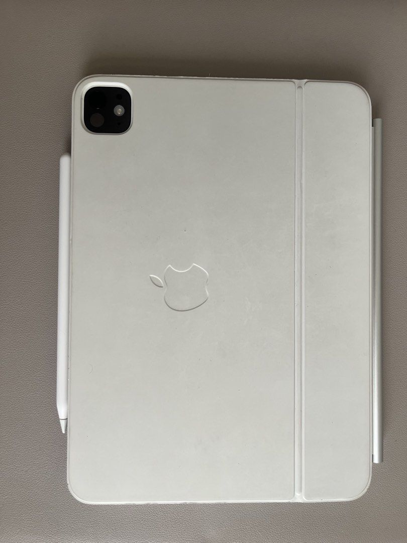 iPad Pro M4 1TB Cellular w/ Pencil Pro & Magic Keyboard (Category: iPad) located in Taguig. Submitted by cellp3 (Listing ID 1470216463, Image 3). Description: iPad Pro M4 11-inch 1TB Storage | Wi-Fi + Cellular Smooth 💯 Almost New Condition 96% Battery Health Bundle includes: • Magic Keyboard • Apple Pencil Pro Meet-up locations: 📍 Manila Doctors Hospital — weekdays 📍 EGI Taft Towers — weekends 💰 Payment: GCash or cash 🚚 Lalamove available. S