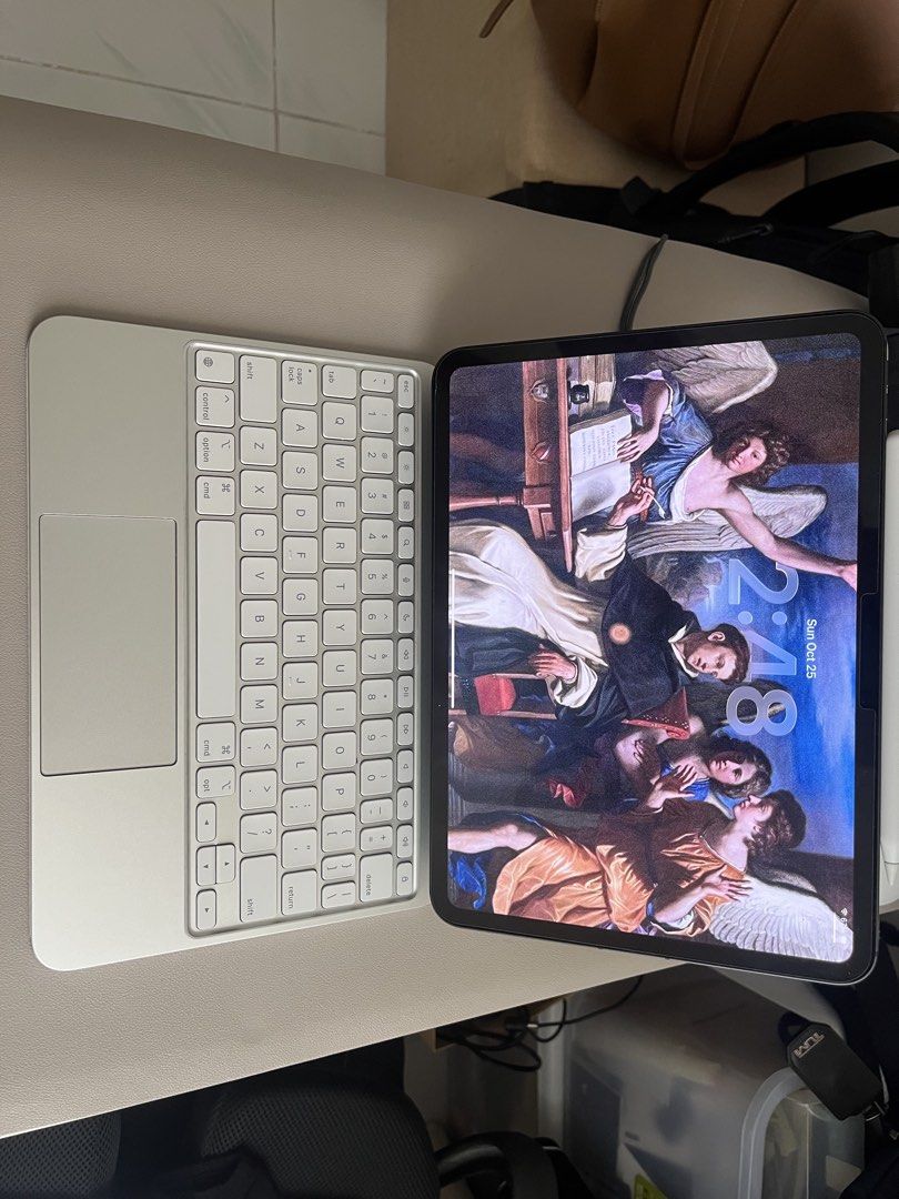 iPad Pro M4 1TB Cellular w/ Pencil Pro & Magic Keyboard (Category: iPad) located in Taguig. Submitted by cellp3 (Listing ID 1470216463, Image 2). Description: iPad Pro M4 11-inch 1TB Storage | Wi-Fi + Cellular Smooth 💯 Almost New Condition 96% Battery Health Bundle includes: • Magic Keyboard • Apple Pencil Pro Meet-up locations: 📍 Manila Doctors Hospital — weekdays 📍 EGI Taft Towers — weekends 💰 Payment: GCash or cash 🚚 Lalamove available. S