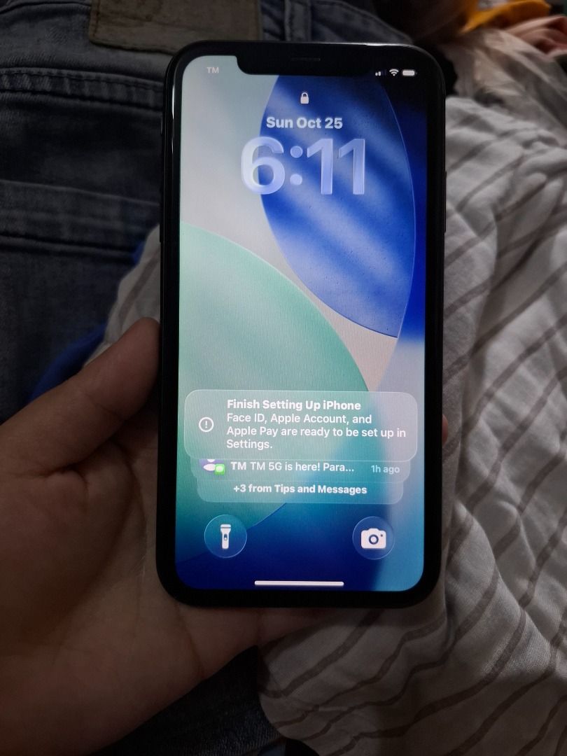 Iphone 11 (Category: iPhone 11 Series) located in Caloocan City. Submitted by richyorencia (Listing ID 1470255461, Image 1). Description: Decluttering No issue No past repair 63% battery health Lightning cable pa gamit. Charger not included Negotiable.