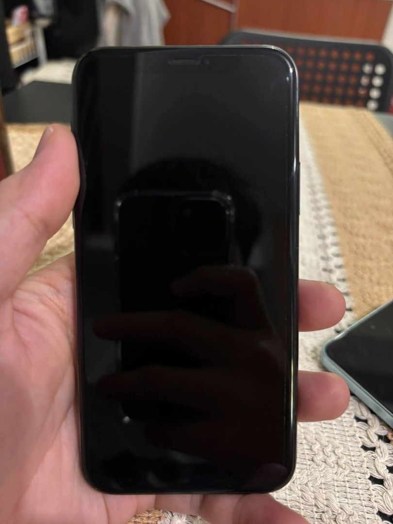 Iphone 11 pro - 64 GB Midnight Green (Category: iPhone 11 Series) located in Manila. Submitted by tddrop (Listing ID 1470211883, Image 3). Description: For Sale: iPhone 11 Pro - Midnight Green 64GB Battery Health:56% Price: 8,000.