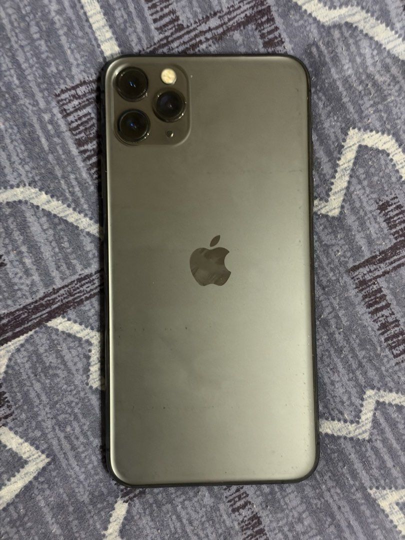 iPhone 11 Pro Max (Category: iPhone 11 Series) located in Malolos. Submitted by tbhelijah (Listing ID 1470175316, Image 1). Description: Battery health: 69% No issue of repair. Not working Face ID. Can lower price if getting ASAP..