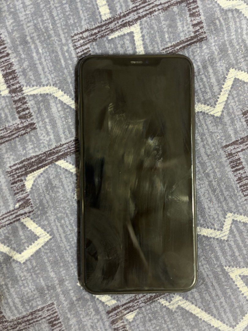 iPhone 11 Pro Max (Category: iPhone 11 Series) located in Malolos. Submitted by tbhelijah (Listing ID 1470175316, Image 2). Description: Battery health: 69% No issue of repair. Not working Face ID. Can lower price if getting ASAP..