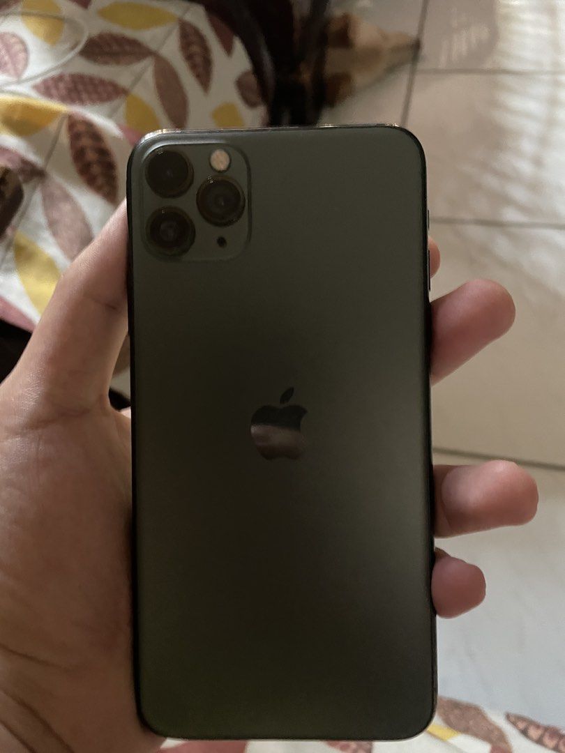 iPhone 11 Pro Max 256GB Midnight Green (Category: iPhone 11 Series) located in San Juan City. Submitted by miloca19 (Listing ID 1470197865, Image 2). Description: Specifications & Condition: • 📱 Model: iPhone 11 Pro Max • 💾 Storage: 256GB • 💚 Color: Midnight Green • 🇺🇸 US Variant • ⚠️ Face ID: Not working • 🔧 LCD and battery have been replaced • 📸 2x camera issue — nagwawhite kapag sa malayo ang subject Reason for Selling (RFS): Need funds