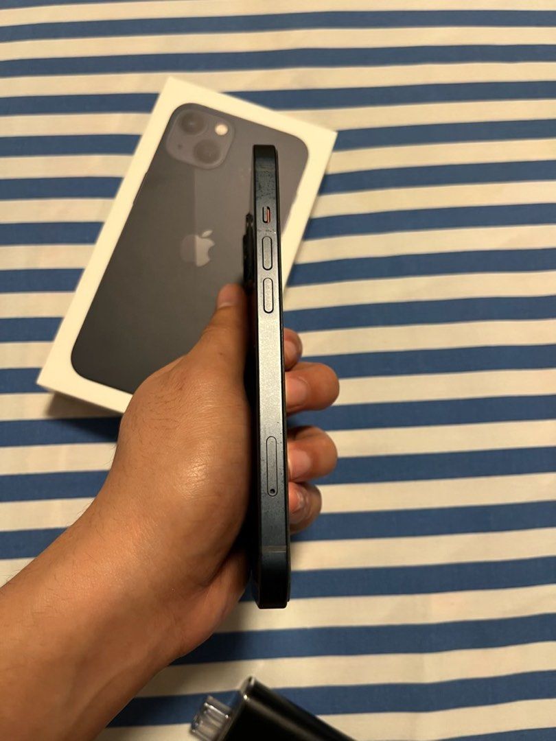 Iphone 13 (Category: iPhone 13 Series) located in Manila. Submitted by jhamesanti98433 (Listing ID 1470053282, Image 3). Description: For Sale ₱15,500 or swap sa Lower with add IPHONE 13 128gb Midnight Battery Health 86% Factory Unlocked No issue with cable, case May hairline sa tempered hindi sa screen mismo Location : Frisco Del Monte Quezon City.
