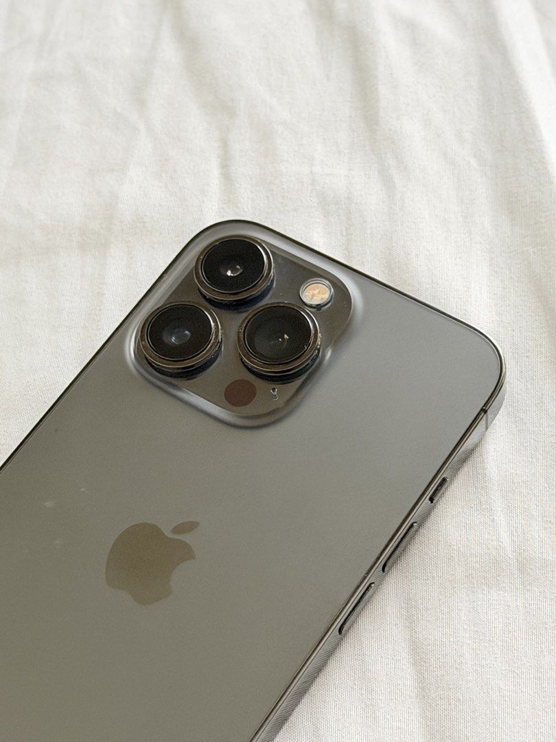 iPhone 13 Pro 128gb (Category: iPhone 13 Series) located in Taguig. Submitted by thedailycartph (Listing ID 1470166429, Image 3). Description: - Model: iPhone 13 Pro - Storage: 128GB - Color: Graphite - Condition: Excellent, well-maintained - Inclusions: Complete with original box - Meetup Location: Uptown Mall, BGC (9th Ave, Taguig) - Price Negotiable for sure buyers 😊.