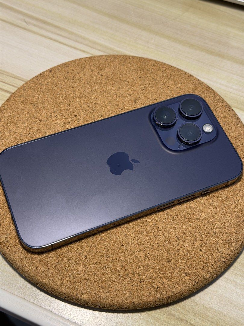 Iphone 14 pro 128gb (Category: iPhone 14 Series) located in Gerona. Submitted by hime_0726 (Listing ID 1470243200, Image 2). Description: Iphone 14pro 128gb Deep Purple 78% batt health Lady owned Tempered glass lang may chip but the screen is all good Camera, true tone, speakers and mic are all working Price is slightly negotiable.