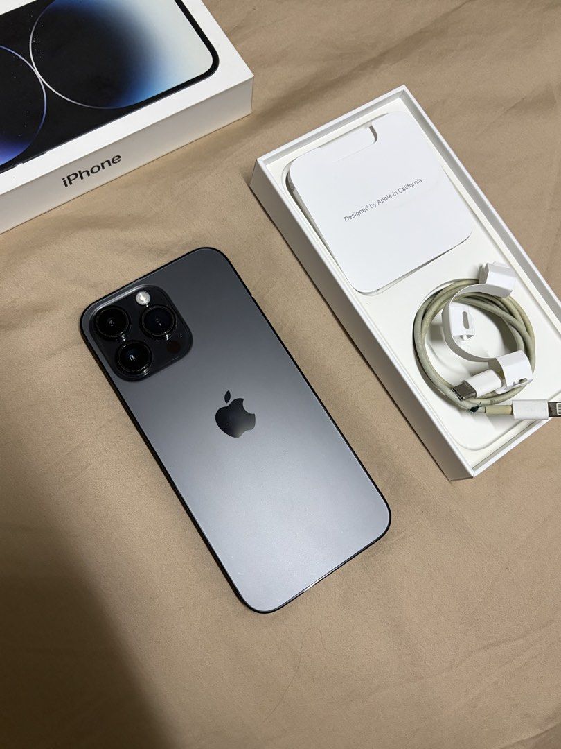 Iphone 14 pro max 128gb (Category: iPhone 14 Series) located in Manila. Submitted by raine0909 (Listing ID 1470287533, Image 2). Description: 128 gb 83% battery health with box & lightning cable (with flaw but still working) got it from apple store Never been damaged / repaired Can send videos of the phone.