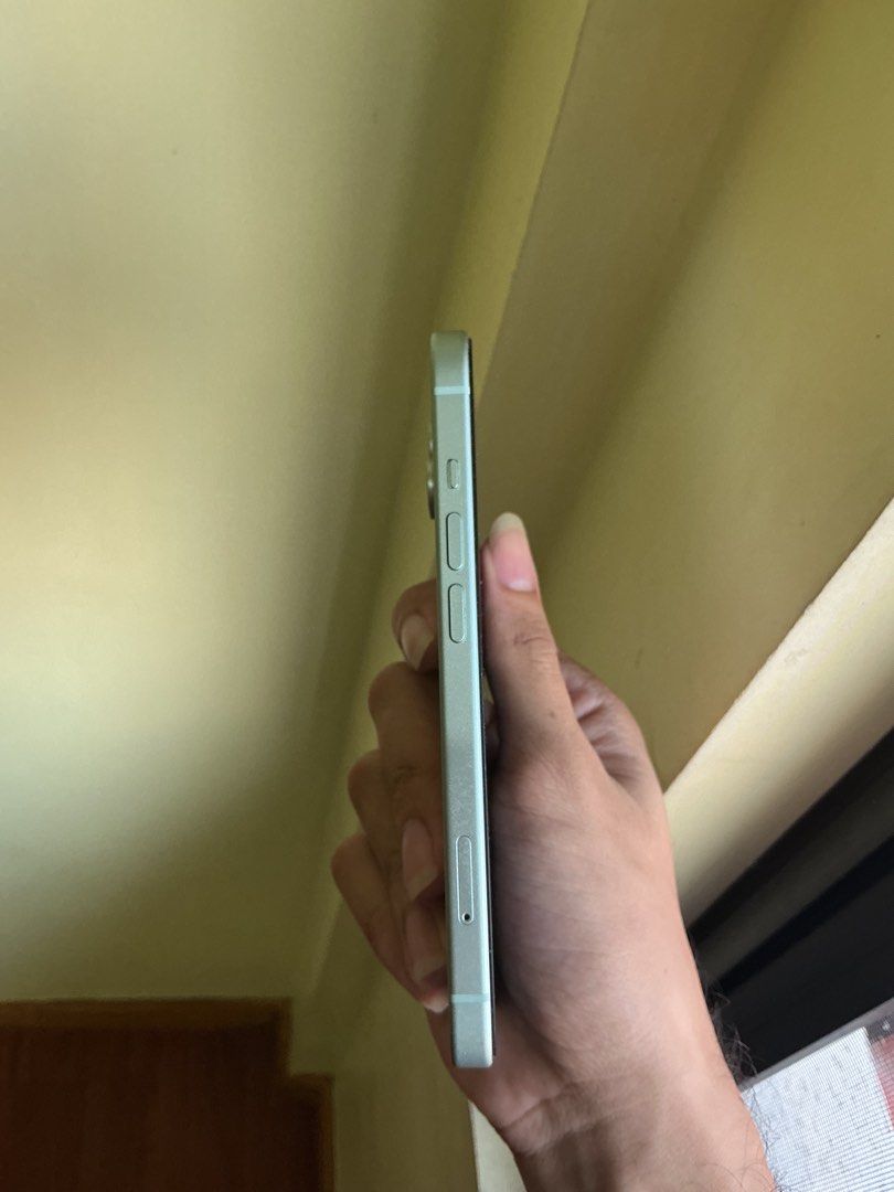 IPhone 15 256gb Green (Category: iPhone 15 Series) located in Caloocan City. Submitted by wildowl.39b95d (Listing ID 1470235838, Image 2). Description: Iphone 15 256 GB - Pristine Condition Color: Green Price : 30,000 pesos Variant: ZP/A No sim Restrictions Overview: Has been used with extreme care for over years. Protected in a case and screen protector Battery Heath: 83 % Funtionality : 100% working in order, Face Id, True tone, Camera, etc. In