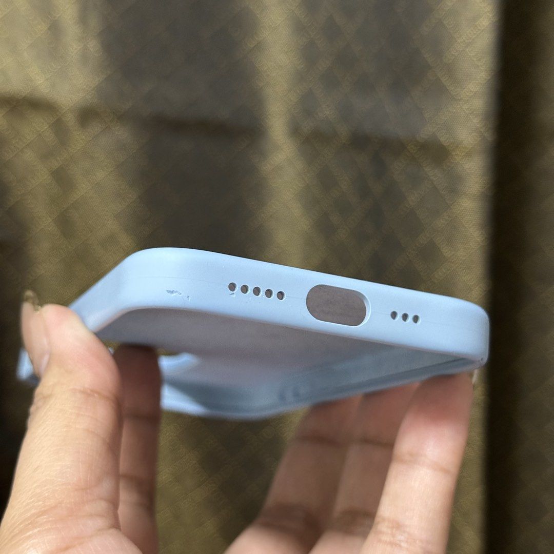 iPhone 15 Pro (Used Original Silicone Casing) (Category: Cases & Sleeves) located in Pasig City. Submitted by loveyyy08 (Listing ID 1470295997, Image 3). Description: Original Silicone Case For iPhone 15 Pro Bought for ₱3,390.00 RFS: Not needed anymore 📍Location: Pasig Lifehomes 🛵Delivery: Same day delivery/LBC only 💰Mode of Payment: Cash/Bank Transfer .