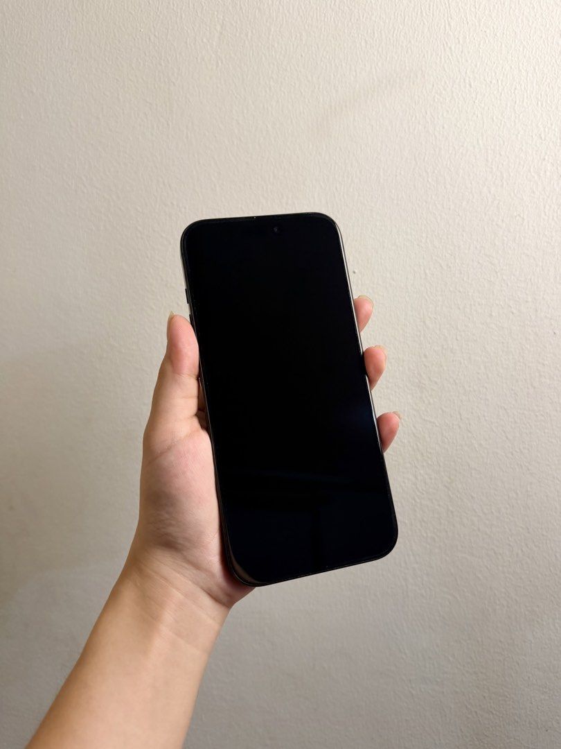 Iphone 16 PRO MAX - 512 GB (Category: iPhone 16 Series) located in Valenzuela. Submitted by lovedbykhelli (Listing ID 1470272707, Image 3). Description: Storage: 512GB Color: Black Titanium Battery Health: 93% Cycle Count: 397 Condition: 10/10 Pristine. Zero dents, zero scratches. Hardware: 100% original, all features working (Face ID, TrueTone, etc.). History: No history of repair, no "Unknown Part" warnings. Network: Any SIM / Network works Pri