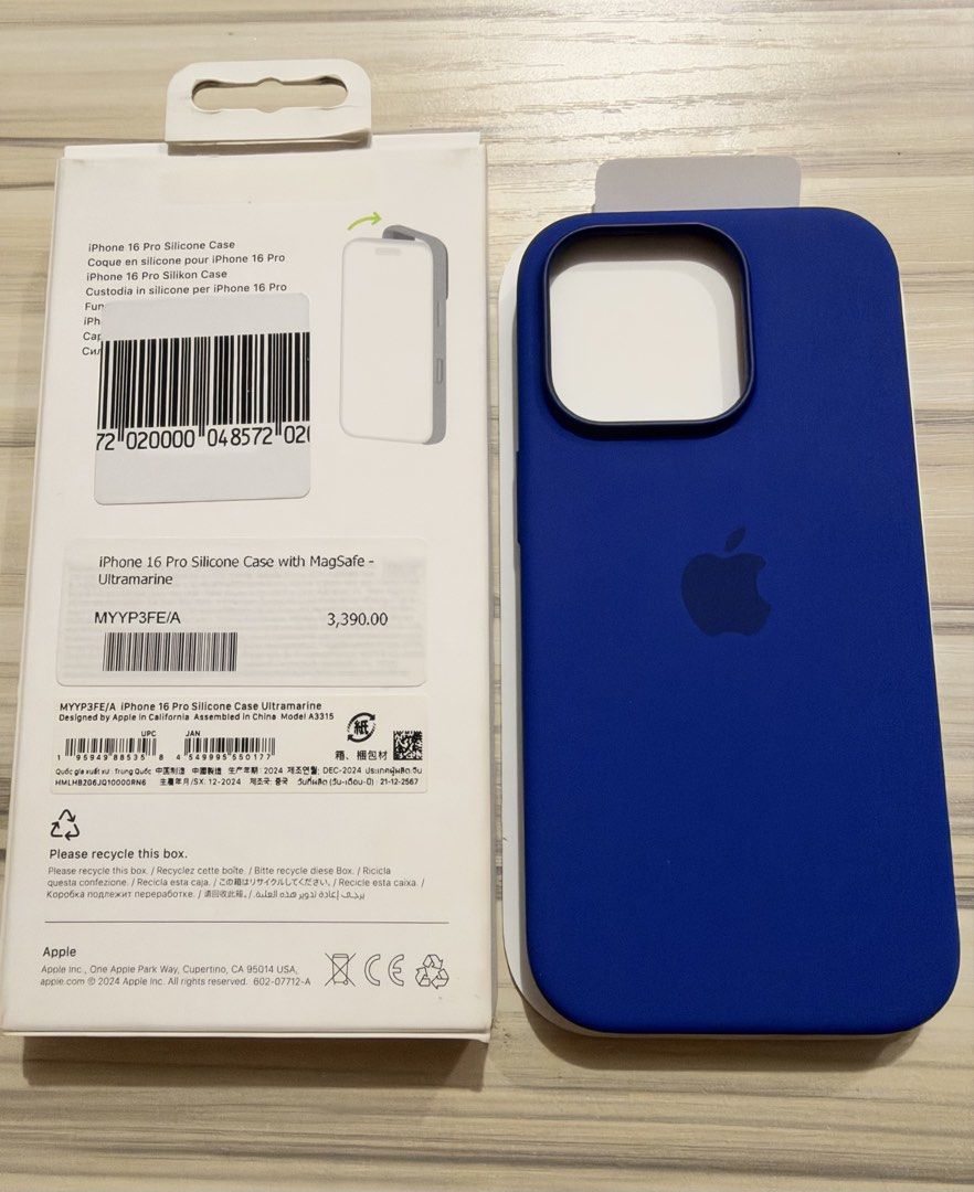 Iphone 16 Pro Silican Case - Magsafe (Category: Cases & Sleeves) located in Paranaque City. Submitted by ceciliascollection (Listing ID 1470184931, Image 2). Description: Iphone 16 Pro Silicon Case - Magsafe ✔️Color: Ultramrine ✔️with box & paper bag ✔️Original Price P3,390.00 ✔️Authentic from Powermac Megamall 📌inopen lang to check the color pero hindi nagamit. .
