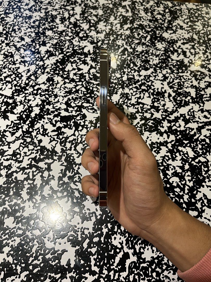 Iphone (Category: iPhone 13 Series) located in Manila. Submitted by rnzblrn (Listing ID 1470297419, Image 3). Description: - Model: iPhone 13 Pro (Silver, 128GB, ZP/A local variant) - Condition: Excellent, 95% battery health, 100% smooth and working - Performance: Openline to all networks, all parts original with no repair history - Inclusions: Replacement box, charging cable, SIM ejector, and free MagSafe clear case - No issues: Cameras, screen,