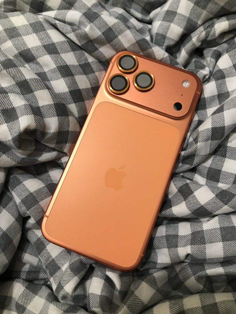 iPhone 17 Pro Max 256GB Rush!!! (Category: iPhone 17 Series) located in Lian. Submitted by heresmoretodeclutter (Listing ID 1470261291, Image 1). Description: Complete with original box No issue, aside from minimal paint chips No history of repair Truetone and face id working Side button working Rfs: Need emergency funds Lian Batangas for meet up Any safe establishment will do Can ship if malayo, willing to send ID And selfie with my ID basta sur