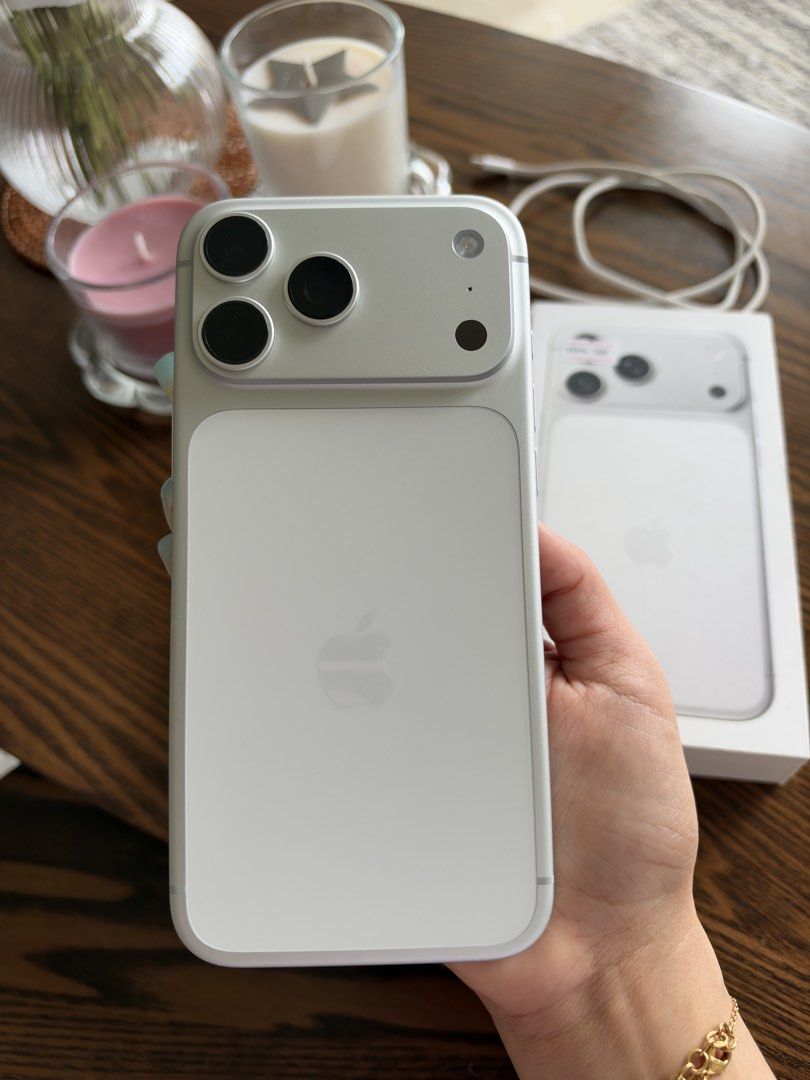 iPhone 17 promax 256gb 50cc (Category: iPhone 17 Series) located in Paranaque City. Submitted by shy_kor (Listing ID 1470180764, Image 3). Description: 17promax 256gb 50cc 3mos old Lady owned Pristine condition Kor var Any sim will do! Box/unit/cable charger Cases Slightly nego for sure buyer! NO TO SWAP!.