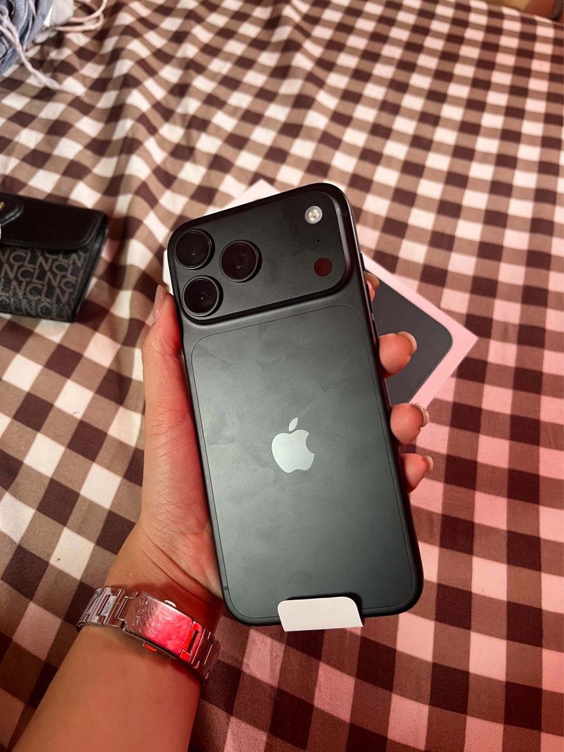 iPhone 18 Pro Max • 512 GB (Category: Other Mobile & Gadget Accessories) located in San Mateo. Submitted by isah.jeaaan (Listing ID 1470215244, Image 2). Description: Brandnew 512 GB Complete with box free case worth 4k peso commonwealth location meet up for checking and unli reset rfs: need funds.