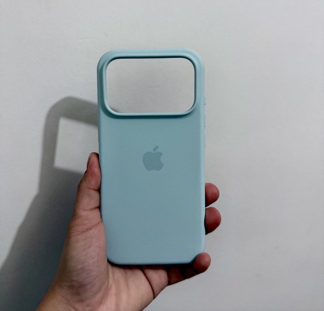 iPhone 18 pro shockproof silicone case (Category: Cases & Sleeves) located in Taguig. Submitted by finds.market88 (Listing ID 1470226077, Image 1). Description: Shockproof Silicon Case Teal Bnew For 18 pro 📸 Actual item posted.