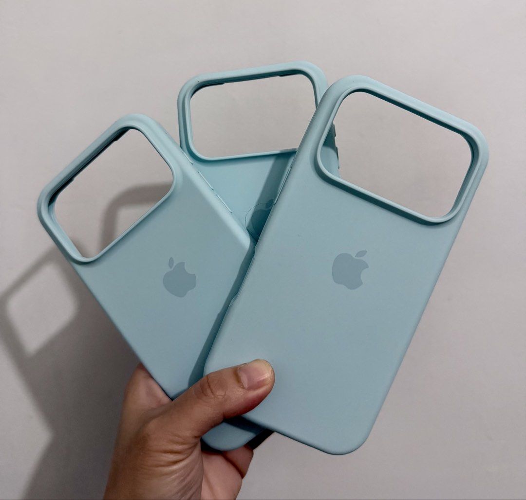 iPhone 18 pro shockproof silicone case (Category: Cases & Sleeves) located in Taguig. Submitted by finds.market88 (Listing ID 1470226077, Image 2). Description: Shockproof Silicon Case Teal Bnew For 18 pro 📸 Actual item posted.