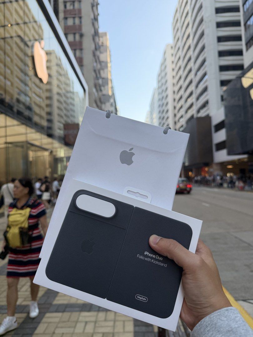 iPhone Duo Folio with Kickstand (Category: Cases & Sleeves) located in Caloocan City. Submitted by xtian2488 (Listing ID 1470296105, Image 1). Description: Brandnew. Sealed. Navy Blue 8999 (below PH SRP 9790) .