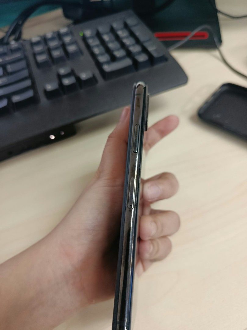 Iphone XS 256gb (Category: iPhone X Series) located in Cavite. Submitted by dragneel03 (Listing ID 1470146011, Image 3). Description: iPhone XS 256gb Truetone Working Front Camera Working Back Camera Working No sim restriction Unli reset No icloud issue 100% battery ( kakapalit lang ) Issue: Face ID and medyo shaky back cam 6000 Pick up or meetup (Imus plaza, Lumina, Robinson imus) Imus Loc.
