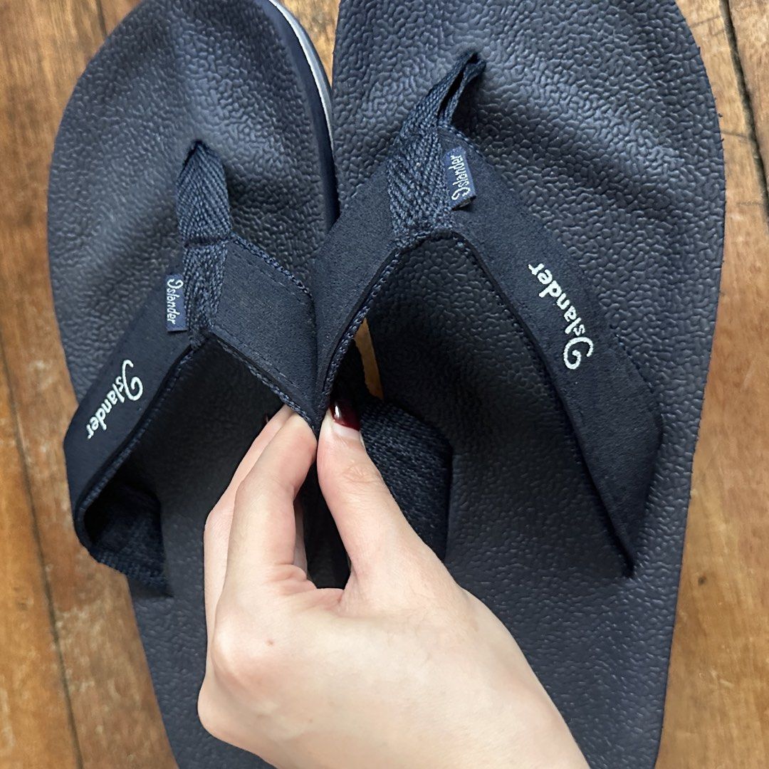 Islander Navy Blue Flip Flops (Category: Slippers & Slides) located in Marikina City. Submitted by pyolo (Listing ID 1470205940, Image 2). Description: Never been used, Removed tags RFS: Wrong size Guaranteed Authentic Can provide receipt.