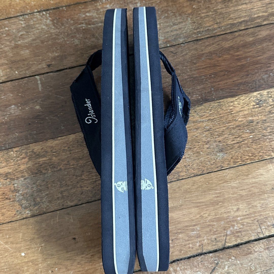 Islander Navy Blue Flip Flops (Category: Slippers & Slides) located in Marikina City. Submitted by pyolo (Listing ID 1470205940, Image 3). Description: Never been used, Removed tags RFS: Wrong size Guaranteed Authentic Can provide receipt.