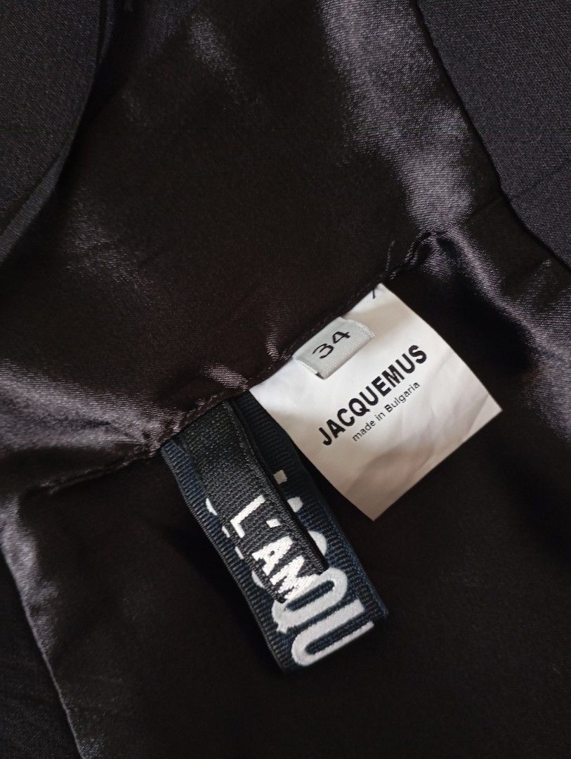 Jacquemus Skirt (Category: Skirts) located in Puerto Princesa. Submitted by sefynna96 (Listing ID 1470185015, Image 1). Description: ✨ in a very good used condition with no flaws ✨ sized 34 or 25 in inches.