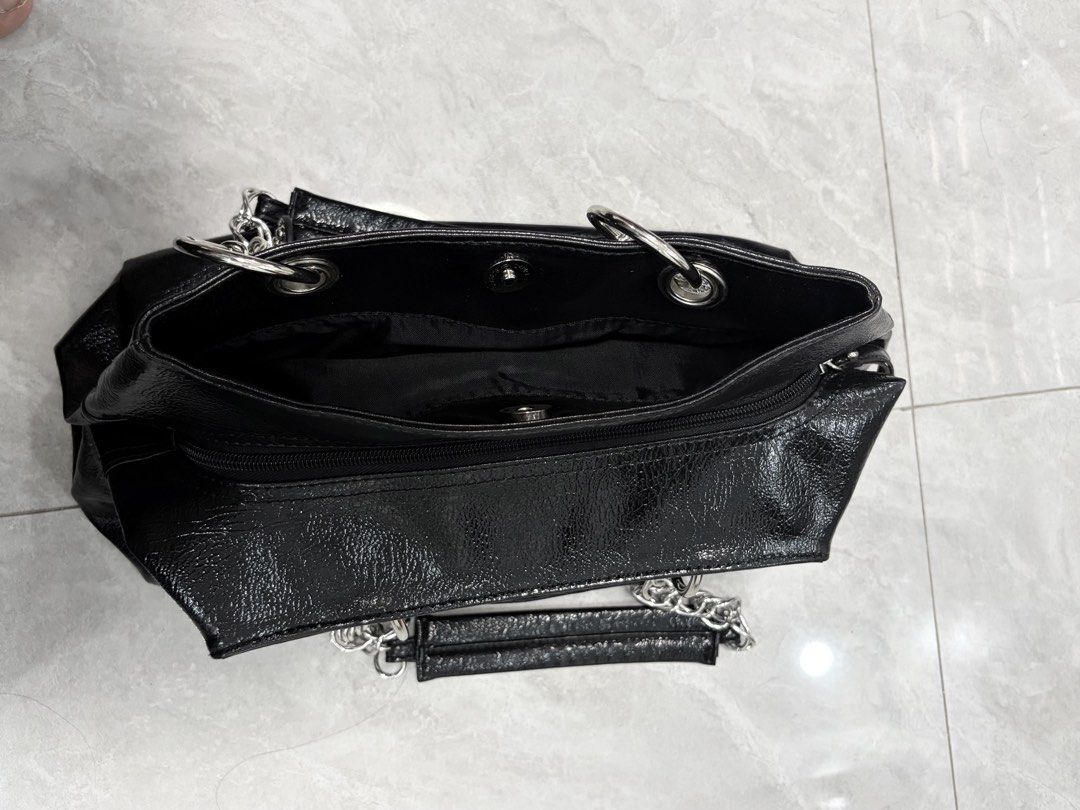Jane Norman bag (Category: Shoulder Bags) located in Manila. Submitted by clouddx (Listing ID 1470176022, Image 3). Description: Has 3 compartments and no issue.