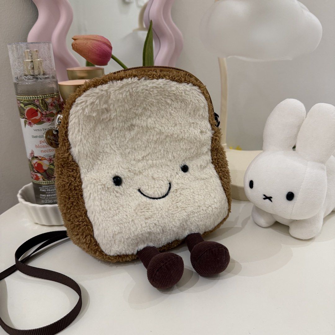 Jellycat Toast Bag Preloved (Category: Cross-body Bags) located in San Pedro. Submitted by jellybean.co (Listing ID 1470179431, Image 1). Description: .
