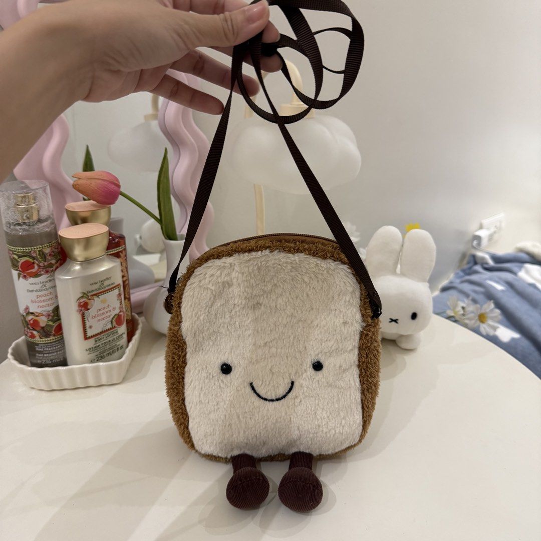 Jellycat Toast Bag Preloved (Category: Cross-body Bags) located in San Pedro. Submitted by jellybean.co (Listing ID 1470179431, Image 2). Description: .