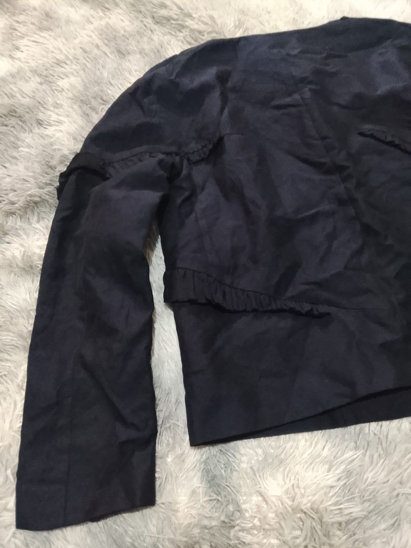 Jil sander blazer size 38 S-M (Category: Coats, Jackets and Outerwear) located in Davao. Submitted by thevintagehunterdvo (Listing ID 1470165290, Image 3). Description: Width 19 Length 24.