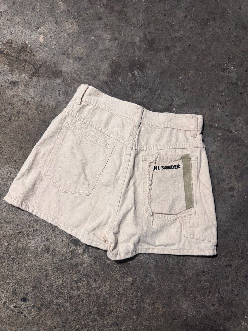 Jilsander short (Category: Shorts) located in Pasig City. Submitted by dripthrift1600 (Listing ID 1470321002, Image 2). Description: - Jilsander short - Good condition - Issue: None - Sizes: M - Dimes: 28x14.