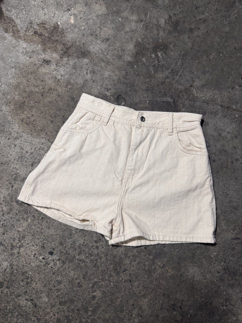 Jilsander short (Category: Shorts) located in Pasig City. Submitted by dripthrift1600 (Listing ID 1470321002, Image 1). Description: - Jilsander short - Good condition - Issue: None - Sizes: M - Dimes: 28x14.