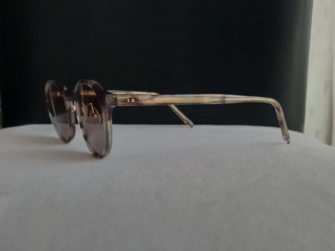 JINS Tokyo Retro Sunglasses (Category: Sunglasses & Eyewear) located in Quezon City. Submitted by WasalakTwo (Listing ID 1470222950, Image 3). Description: Bought in Japan Durable and high quality U n i s e x Goodcondition Still presentable Open for delivery nationwide.