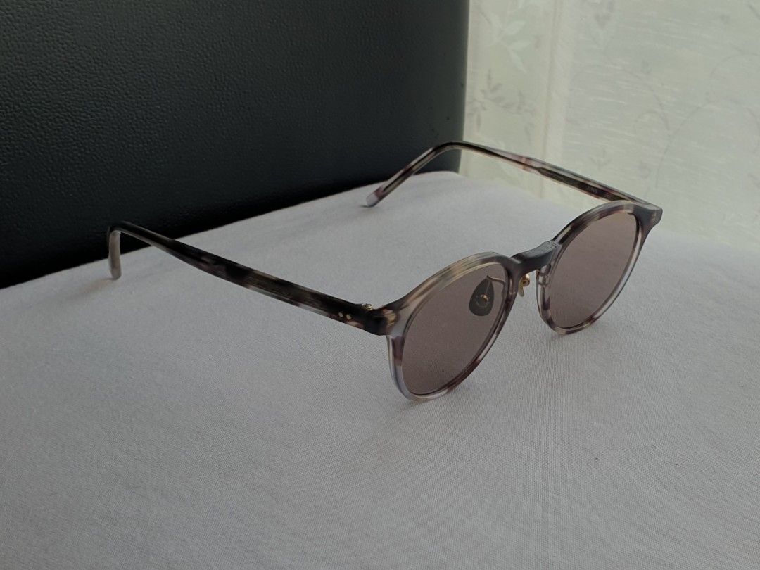 JINS Tokyo Retro Sunglasses (Category: Sunglasses & Eyewear) located in Quezon City. Submitted by WasalakTwo (Listing ID 1470222950, Image 2). Description: Bought in Japan Durable and high quality U n i s e x Goodcondition Still presentable Open for delivery nationwide.