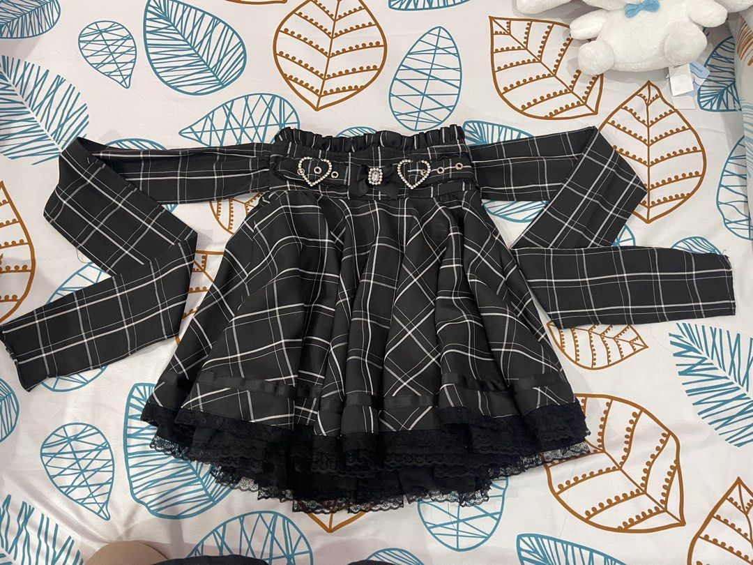 jirai kei 2pc set (brooch included) (Category: Sets or Coordinates) located in Antipolo. Submitted by millsage (Listing ID 1470147563, Image 3). Description: please read! crossposted. 800 if PAYO (24hrs) available for mine now blouse: S-M no brand (cut tag but jp washtag) B: 34-36" L: 19" has some minor stains but will be removed after wash skirt: M W: 25-29" has a waist tie and is garterized/stretchy. A-line flaws: missing bow feel free to ask f
