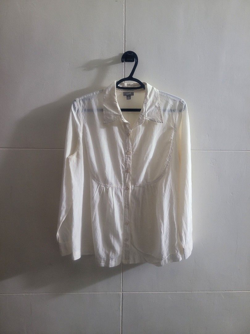 SILK JJill Top (Category: Blouses) located in Los Banos. Submitted by lopecruz (Listing ID 1470266994, Image 1). Description: Silk Blend 21"armpit laid flat 22"length S-M Like new.