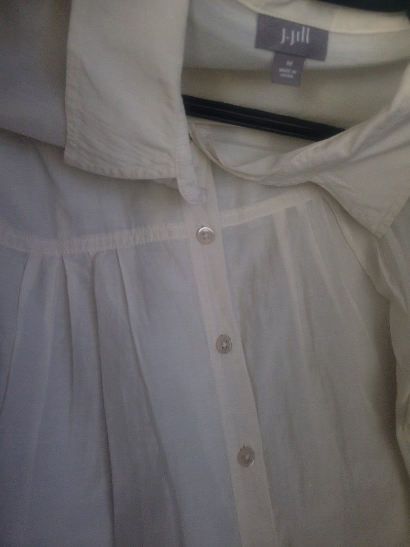 SILK JJill Top (Category: Blouses) located in Los Banos. Submitted by lopecruz (Listing ID 1470266994, Image 3). Description: Silk Blend 21"armpit laid flat 22"length S-M Like new.