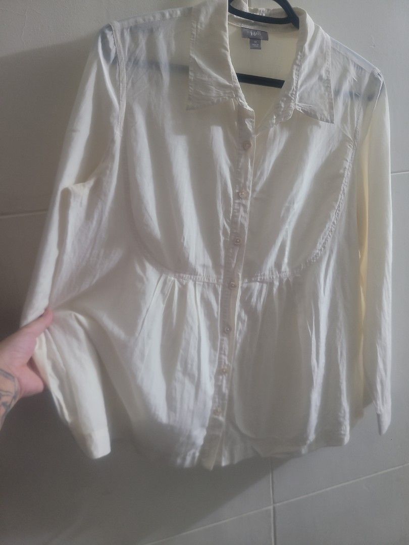 SILK JJill Top (Category: Blouses) located in Los Banos. Submitted by lopecruz (Listing ID 1470266994, Image 2). Description: Silk Blend 21"armpit laid flat 22"length S-M Like new.