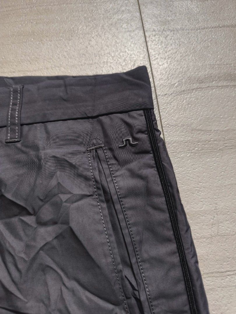 j.lindeberg Charcoal Grey Golf Trousers (Category: Trousers) located in Talisay. Submitted by jppppppppp (Listing ID 1470235556, Image 2). Description: J.Lindeberg Gustin Micro Twill Pants Quick Dry Light Weight Water Repellent Narrow Fit Tagged as 31 Actual Dimensions W 33 L 40.5 Leg 7.5 In Very Good to Excellent Condition 1️⃣4️⃣9️⃣0️⃣+SF 09472849954.