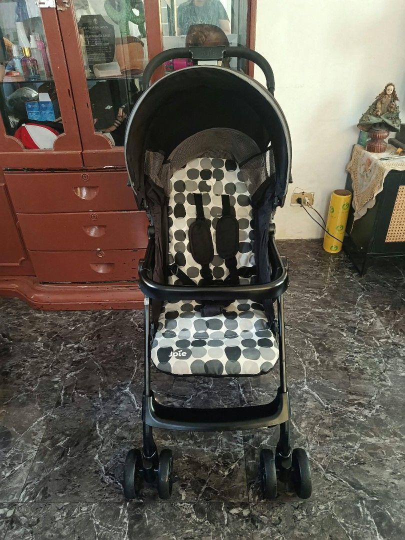 Joie Aire stroller (Category: Strollers) located in Cavite. Submitted by givenandgavin (Listing ID 1470156309, Image 1). Description: Joie Aire stroller For newborn till 4yrs old Fully recline Ultra- lightweight 5 point harness In excellent conditions no issues Location 📌 buhay na tubig Imus cavite Pick up or lalamove.