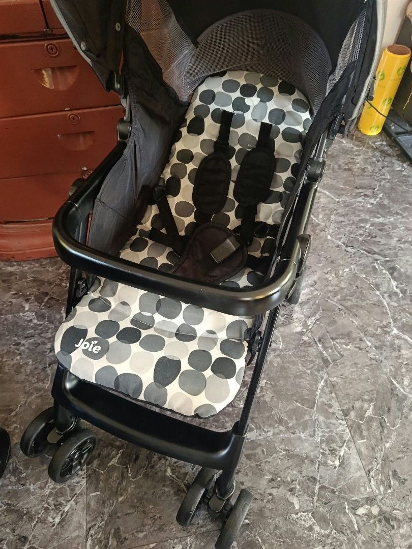Joie Aire stroller (Category: Strollers) located in Cavite. Submitted by givenandgavin (Listing ID 1470156309, Image 3). Description: Joie Aire stroller For newborn till 4yrs old Fully recline Ultra- lightweight 5 point harness In excellent conditions no issues Location 📌 buhay na tubig Imus cavite Pick up or lalamove.