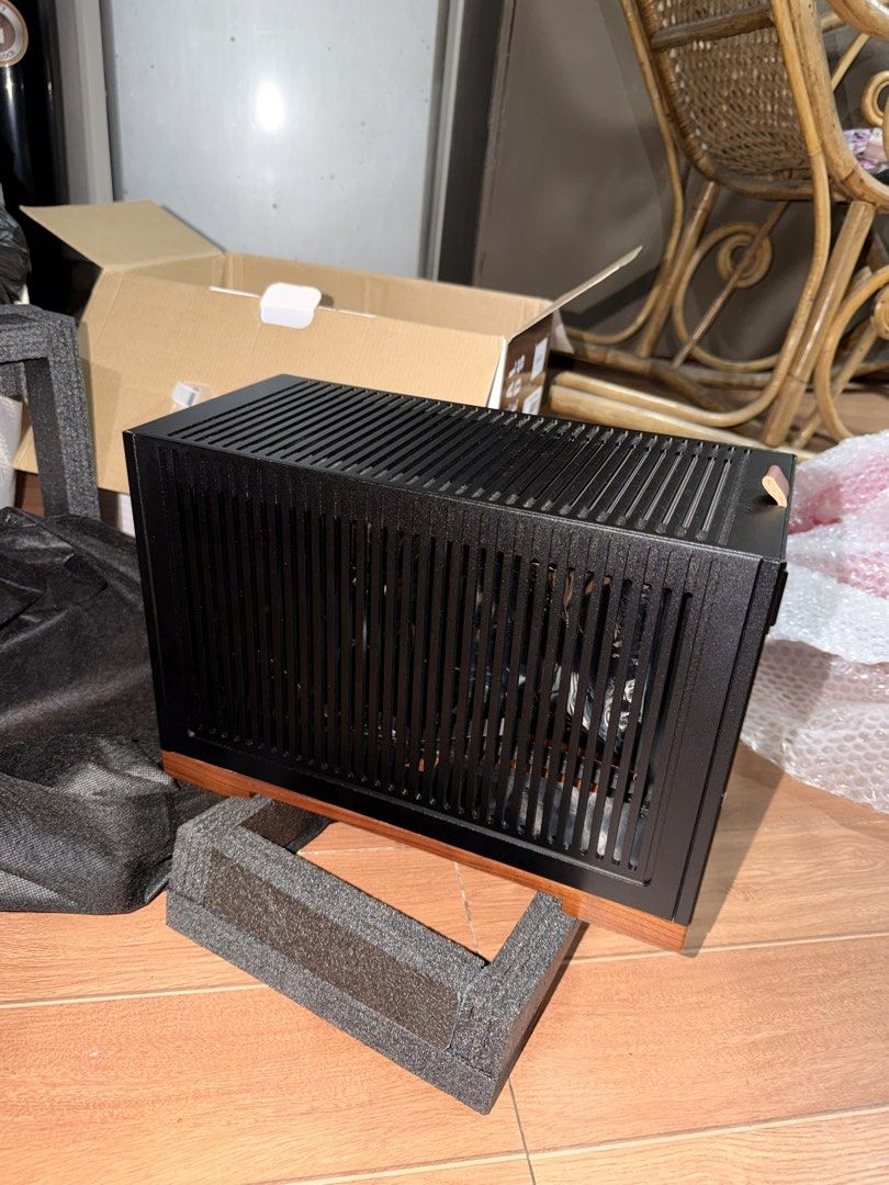 Jonsbo T9 Premium Mini-ITX SFF Case (Black) (Category: Desktops) located in Licab. Submitted by kmbrgz (Listing ID 1470151425, Image 2). Description: • Form Factor Layout: Sandwich A4 Style (Dual-Chamber) • Case Volume: Compact 11.28 Liters • Dimensions: 155 mm (W) × 325 mm (D) × 224 mm (H) • Net Weight: 3.85 kg • Materials: 4 mm Heavy-duty Aluminum Alloy + 1 mm Steel Frame + 20 mm Solid Walnut Base • Motherboard Support: Mini-ITX • Power Supply 