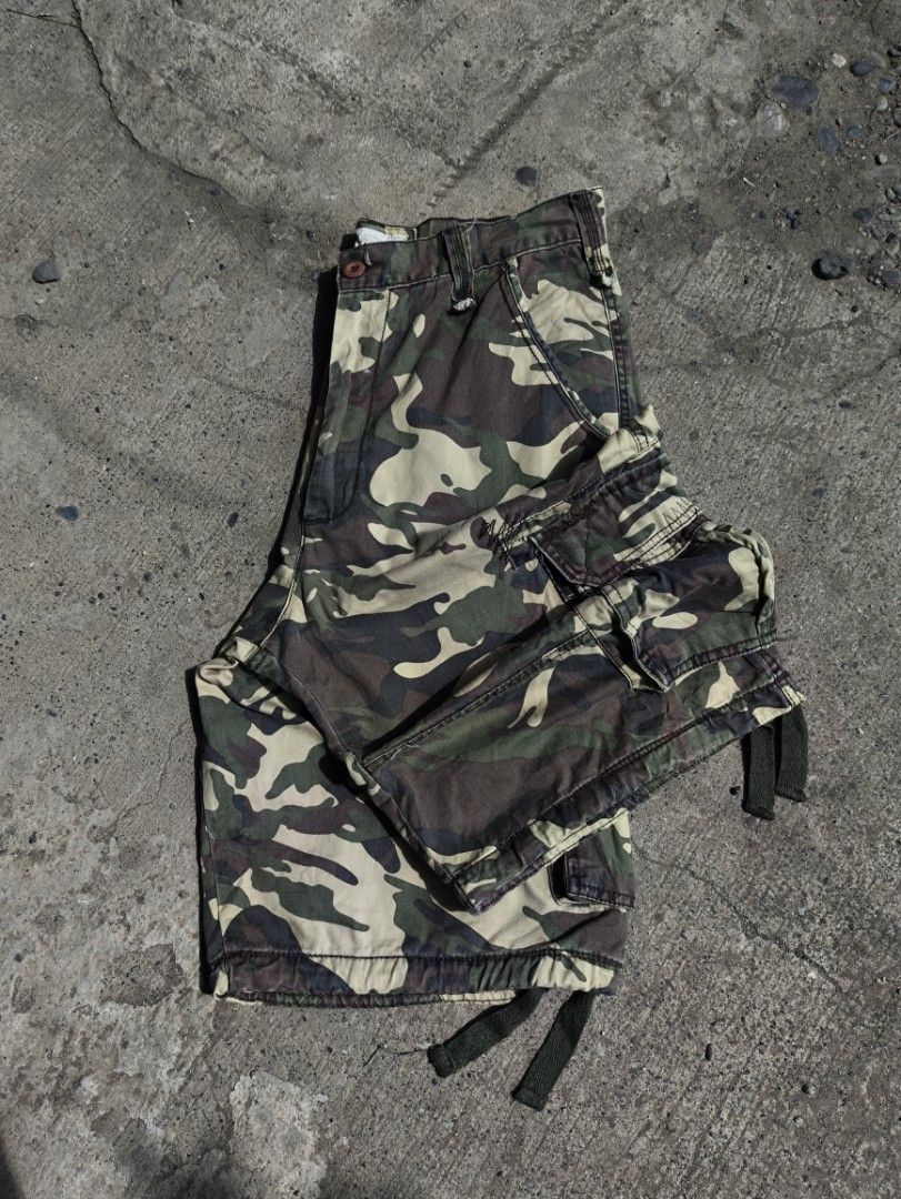 Jordan Craig Camo Cargo Shorts (Category: Shorts) located in Manila. Submitted by maryaganda (Listing ID 1470167287, Image 3). Description: - Brand: Jordan Craig - Design: Camouflage (Green, Brown, Tan) - Material: Heavyweight cotton twill - Pockets: Multiple utility pockets on sides and back - Details: Branded button closure, interior waist label, adjustable drawstring leg hems - Condition: Great streetwear staple for warm weather.