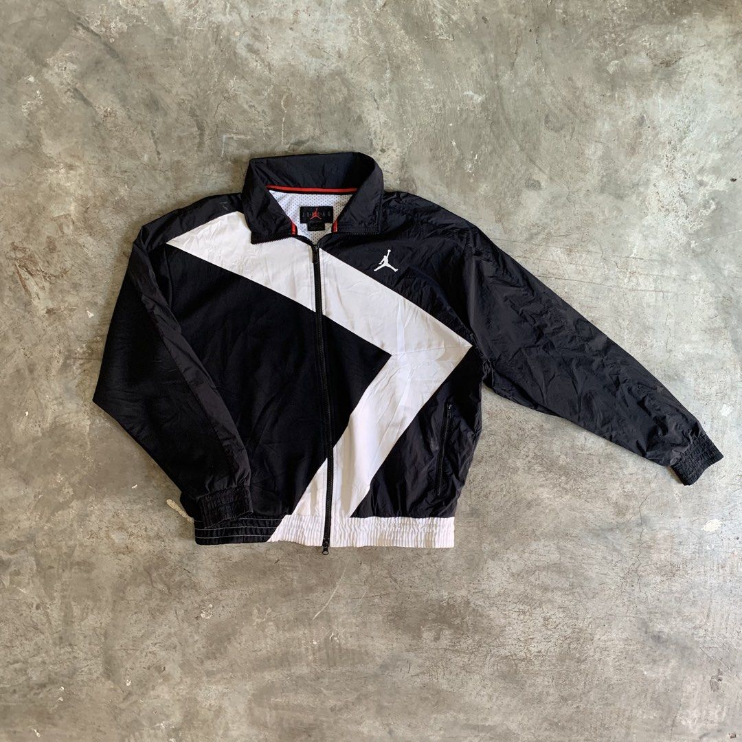 Jordan Diamond Windbreaker Jacket (Category: Vintage Collectibles) located in Manila. Submitted by emplysthrift. (Listing ID 1470282705, Image 1). Description: Width "27 Length "28 Excellent Condition Colorrate: 9.7/10 Flaws: discolorations / minor dot stain/ part yellowish needwash Unli vouchers/vc for safe transactions 📲 Location: Laspinas City, Metro Manila, Brngy Talon Uno. 📍 DM IF INTERESTED📥 - Brand: Jordan - Color: Black and white with 